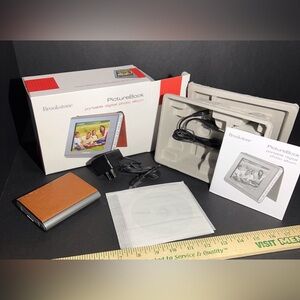 Brookstone My Life 3.5" Portable‎ Digital Photo Album Picture Frame *WORKS